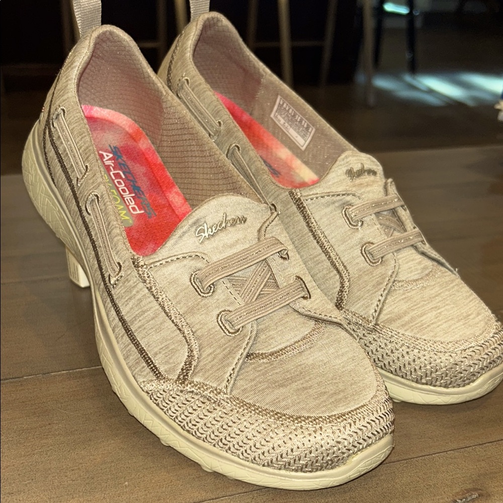 New Skechers Flex Radiant Bungee Size 9